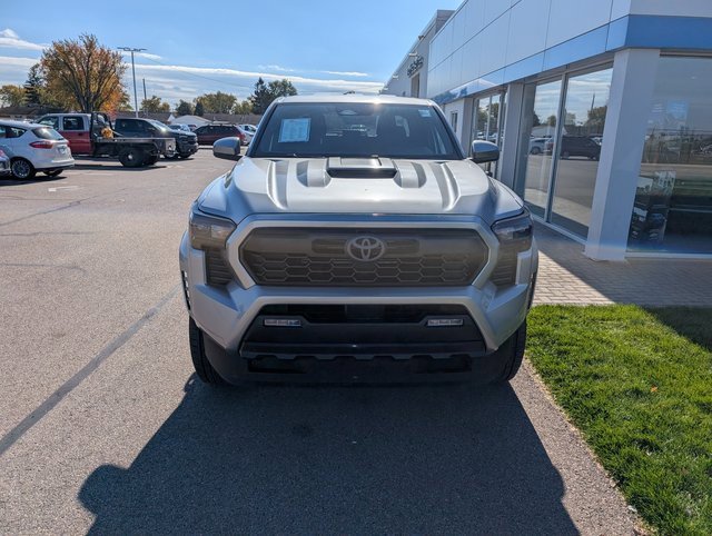 Used 2025 Toyota Tacoma TRD Sport image 2