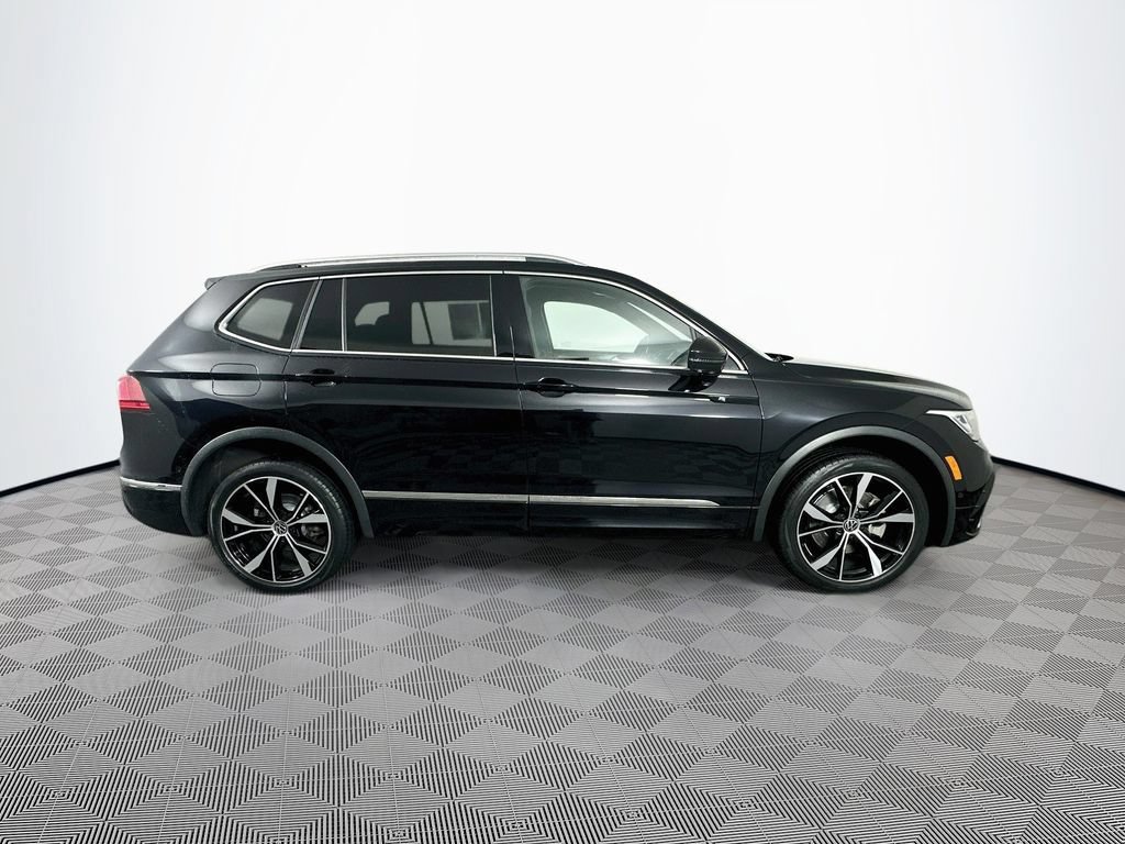 Used 2022 Volkswagen Tiguan SEL R-Line AWD/4WD image 10