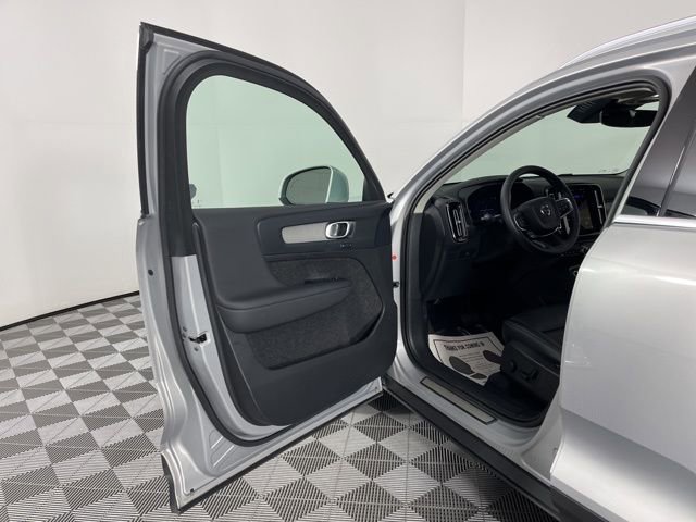 Used 2023 Volvo XC40 B5 Plus w/ Driver Assist Package AWD/4WD image 17