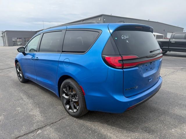New 2026 Chrysler Pacifica Select image 6