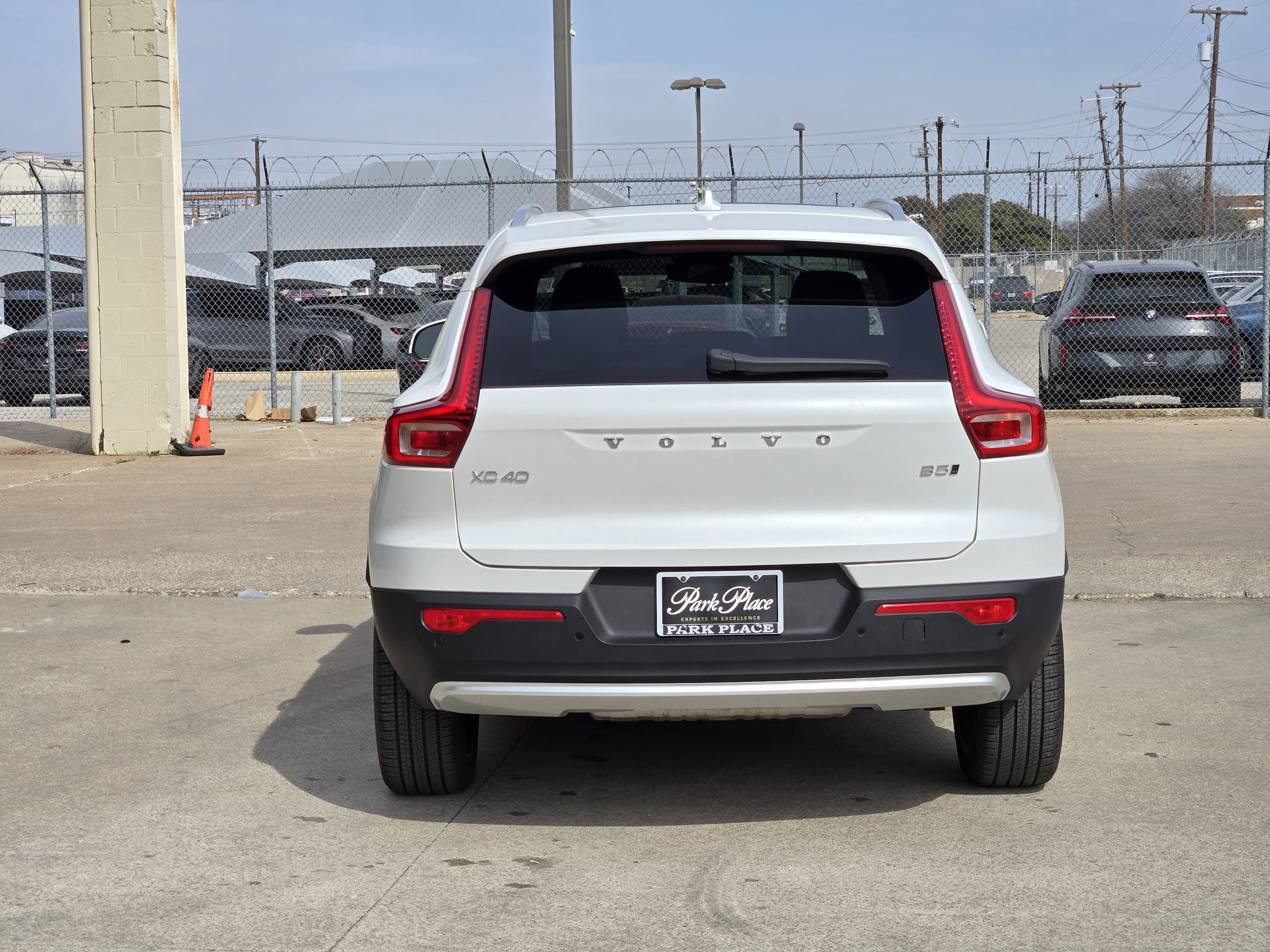 Used 2025 Volvo XC40 B5 Plus w/ Protection Package Premier image 8