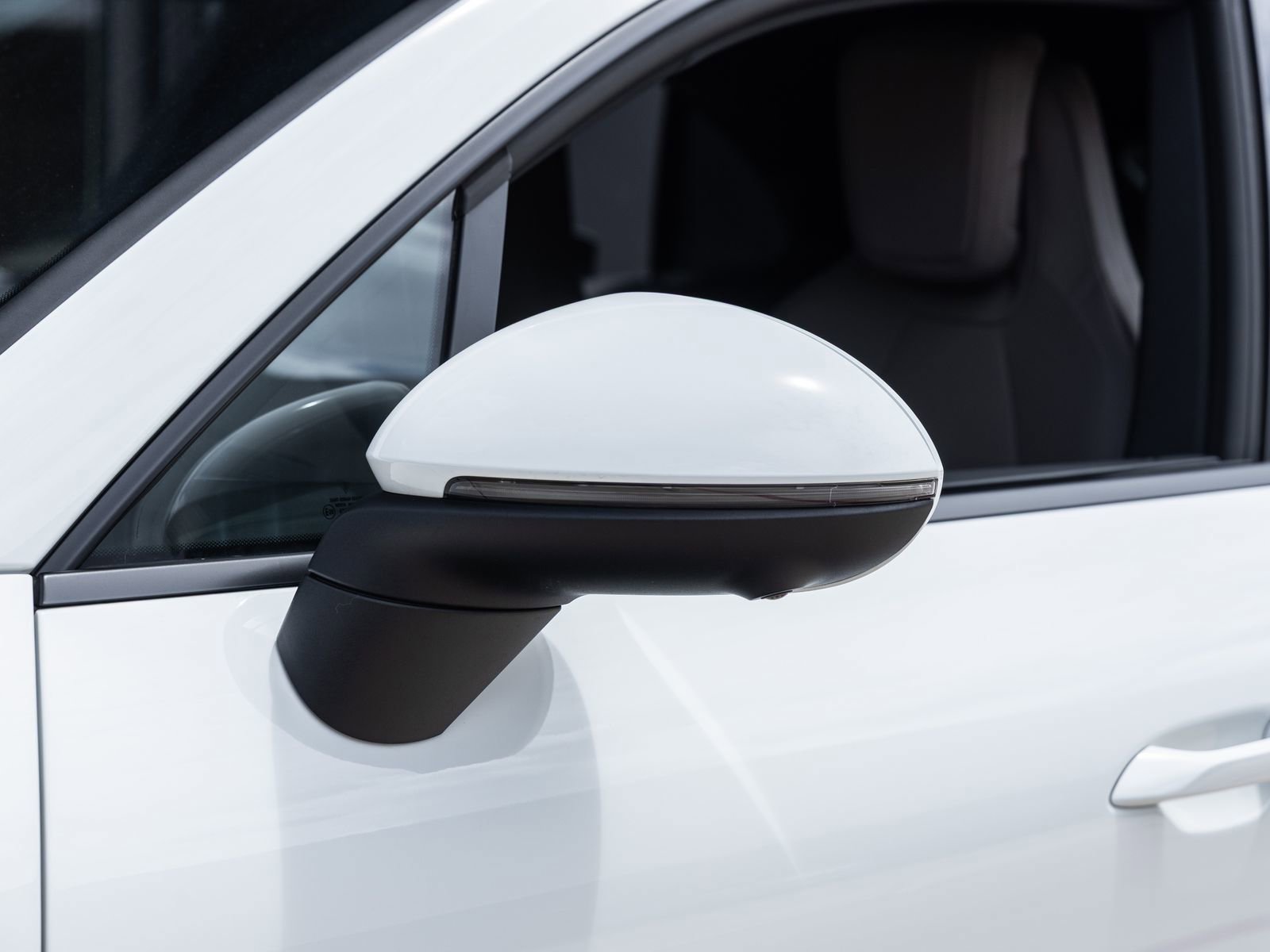 Certified 2025 Porsche Macan Electric image 16