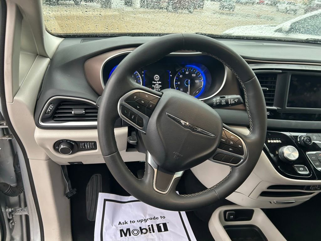 Used 2023 Chrysler Voyager LX image 11