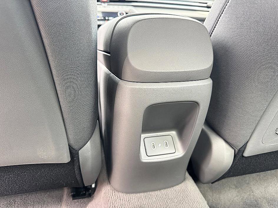 Used 2025 Hyundai Elantra SEL image 9