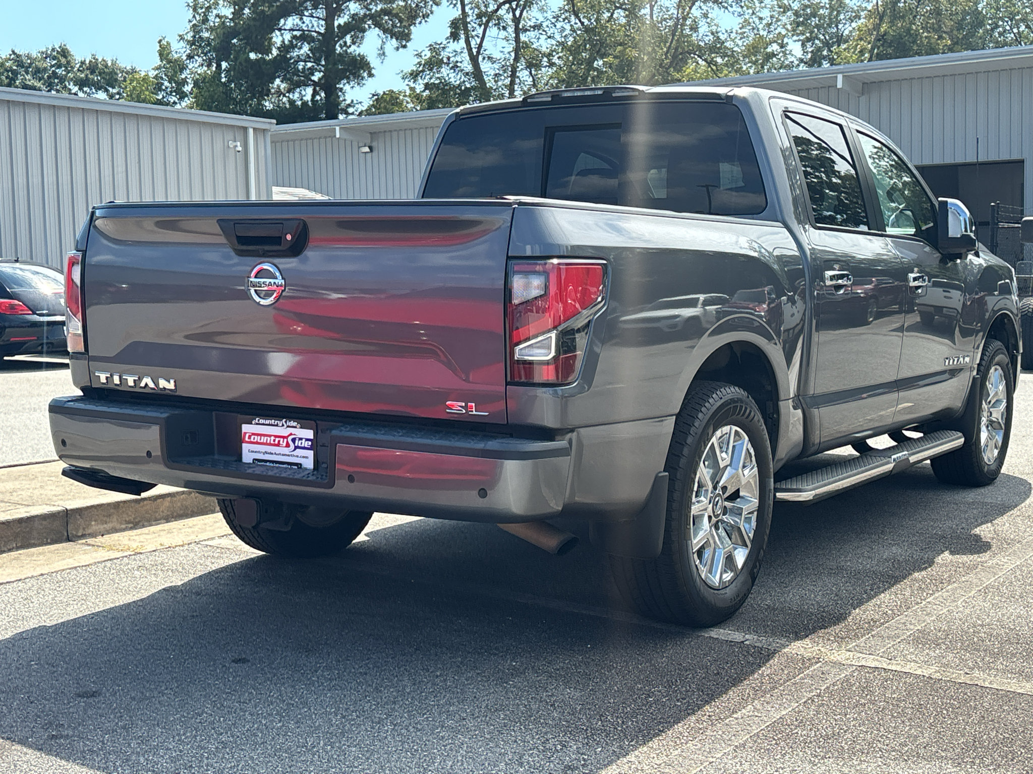 Used 2021 Nissan Titan SL w/ Moonroof Package RWD image 6