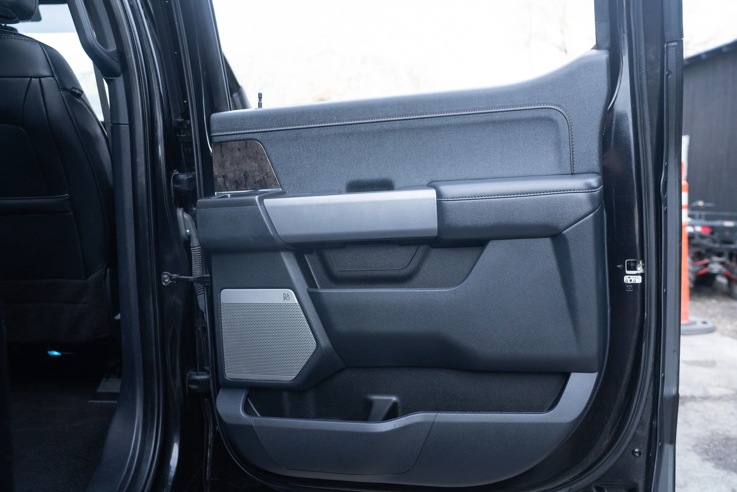 Used 2022 Ford F150 Lightning Lariat image 32