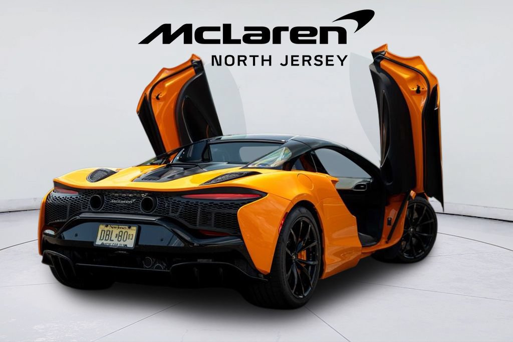Used 2025 McLaren Artura Spider RWD image 20