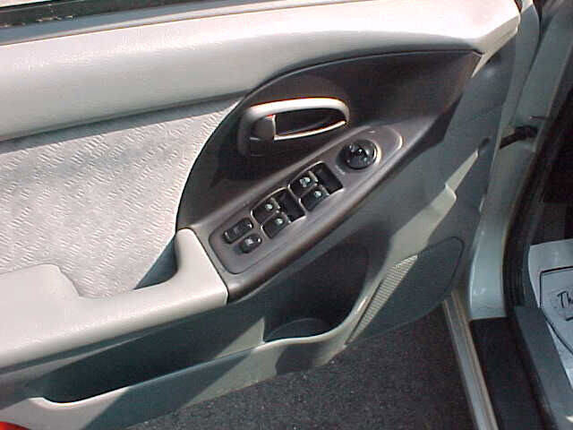 Used 2005 Hyundai Elantra GLS FWD image 28