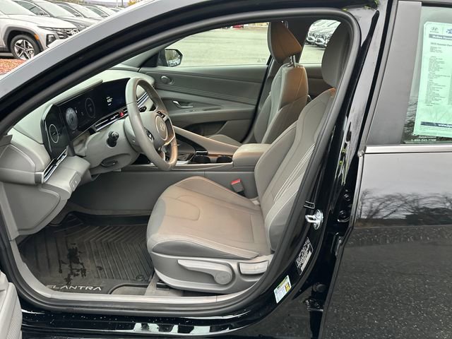 Certified 2025 Hyundai Elantra SEL image 9