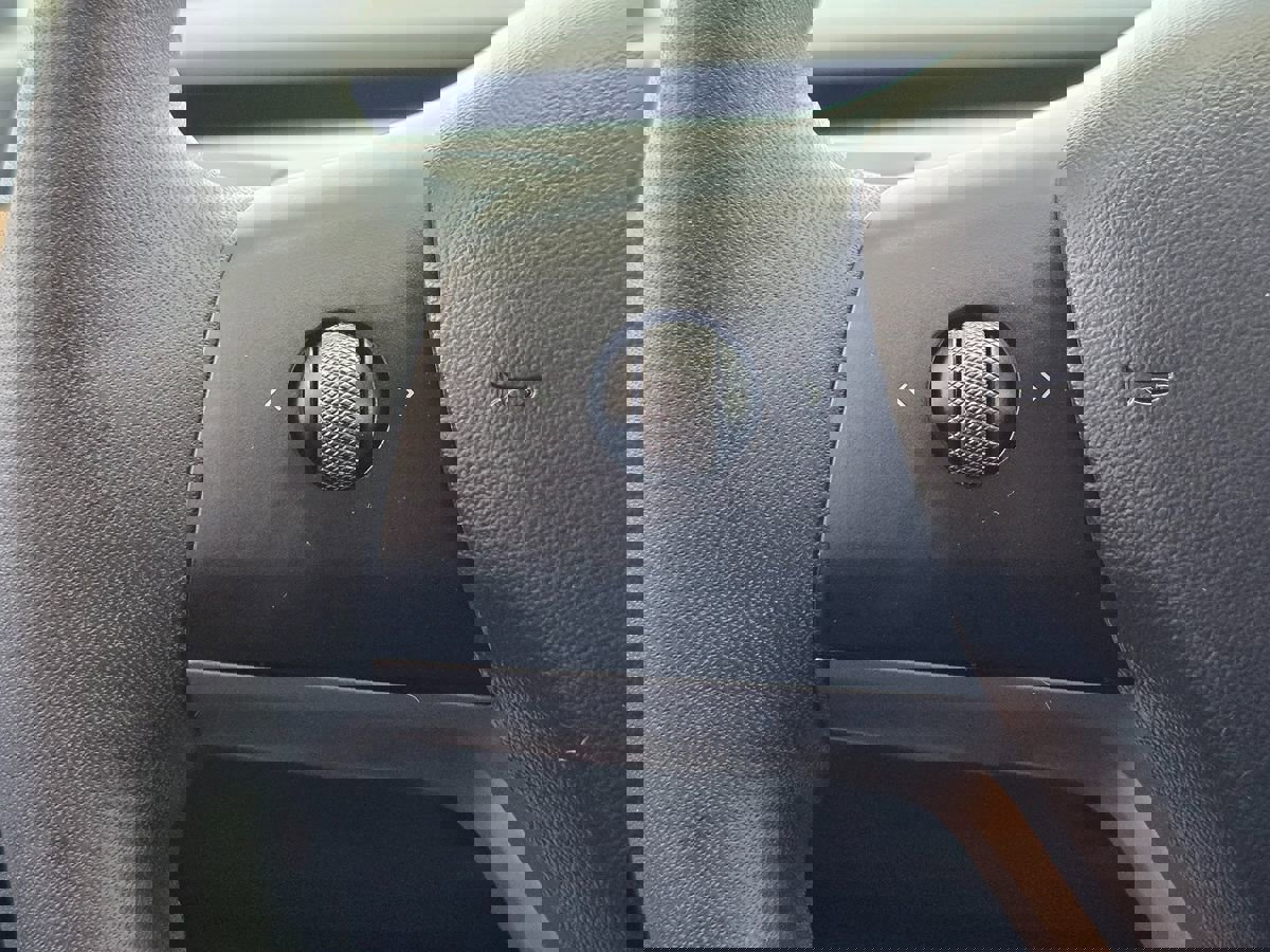 Used 2021 Tesla Model Y Long Range AWD/4WD image 31