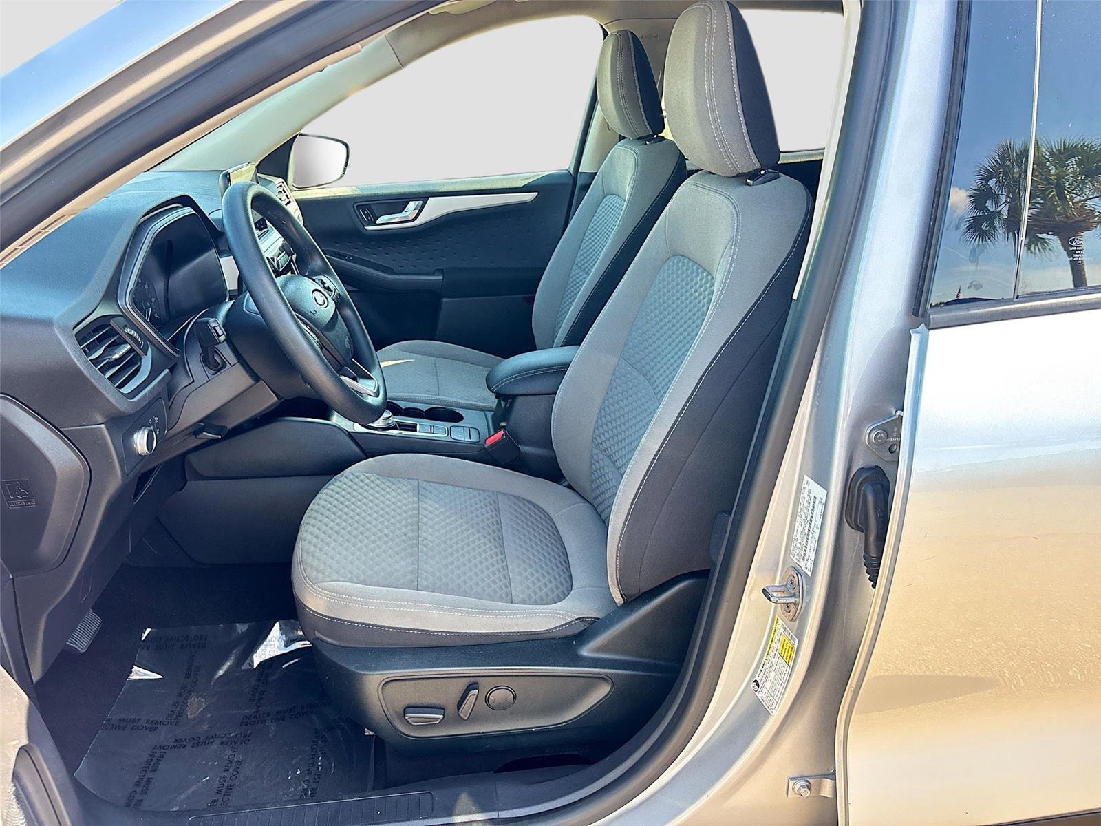 Used 2020 Ford Escape SE image 21