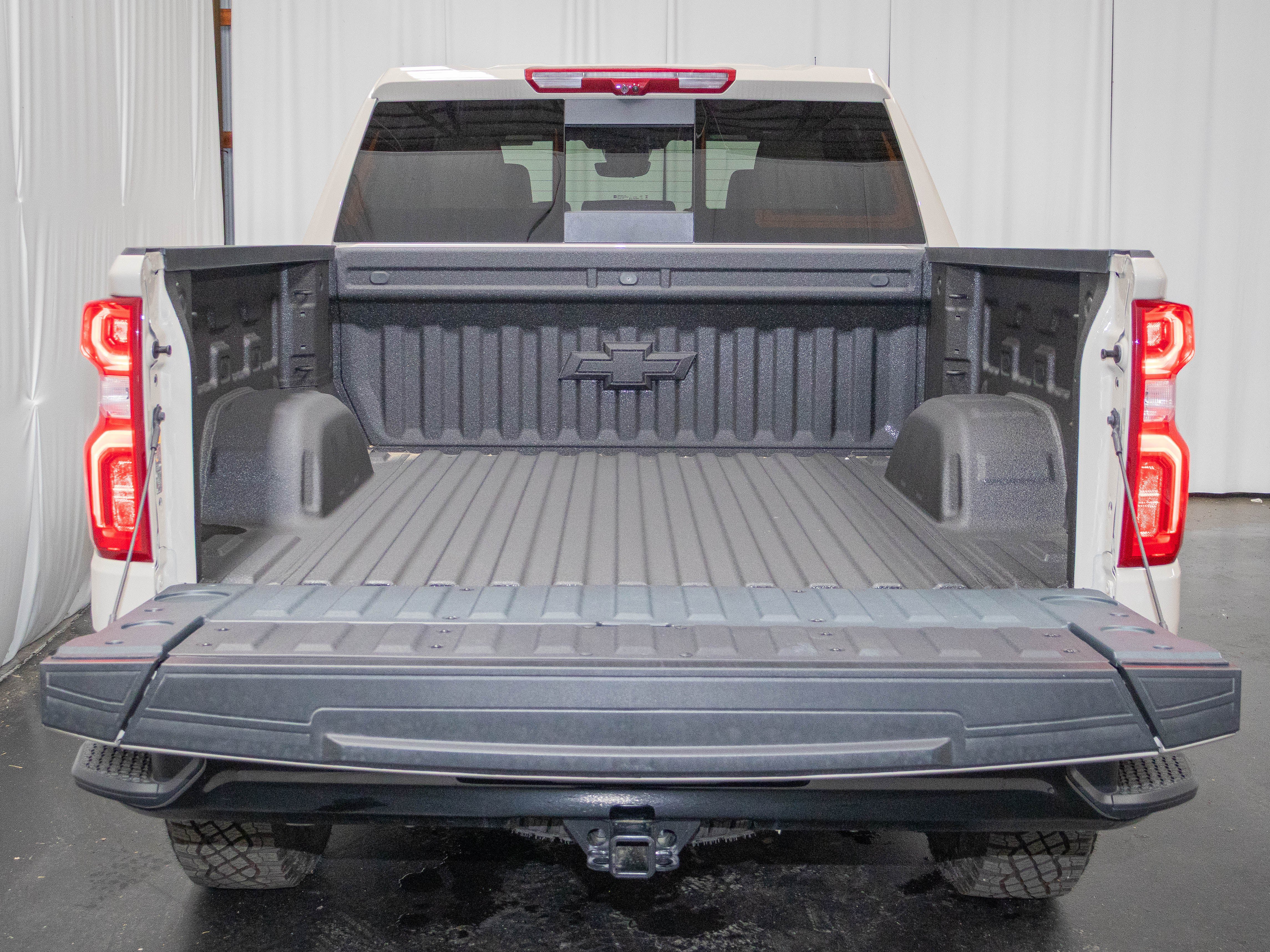 New 2026 Chevrolet Silverado 1500 ZR2 w/ LPO, Dark Essentials Package AWD/4WD image 10