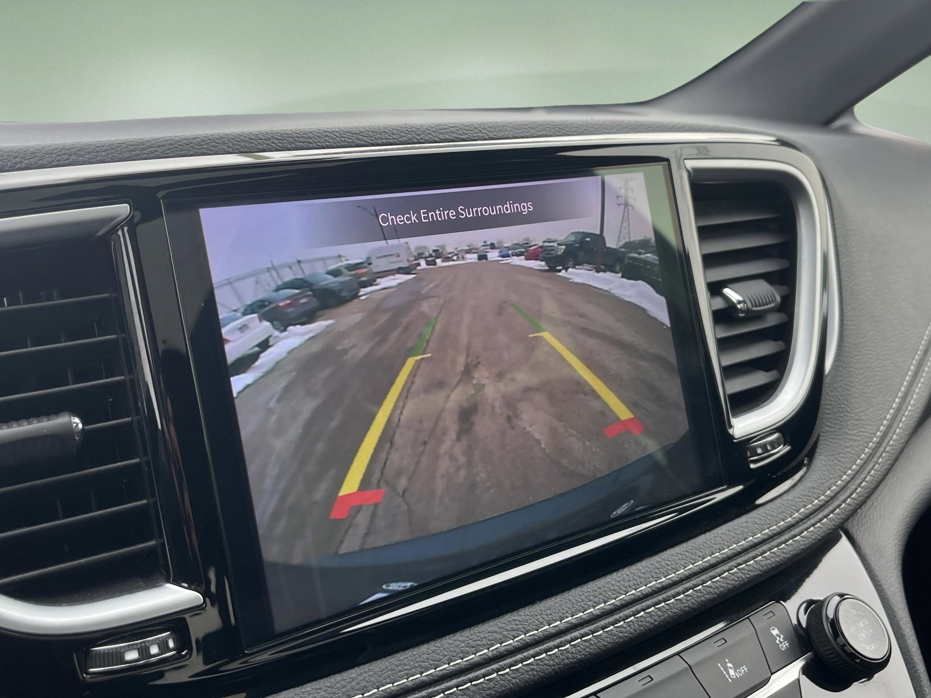 Used 2025 Chrysler Pacifica Limited image 20