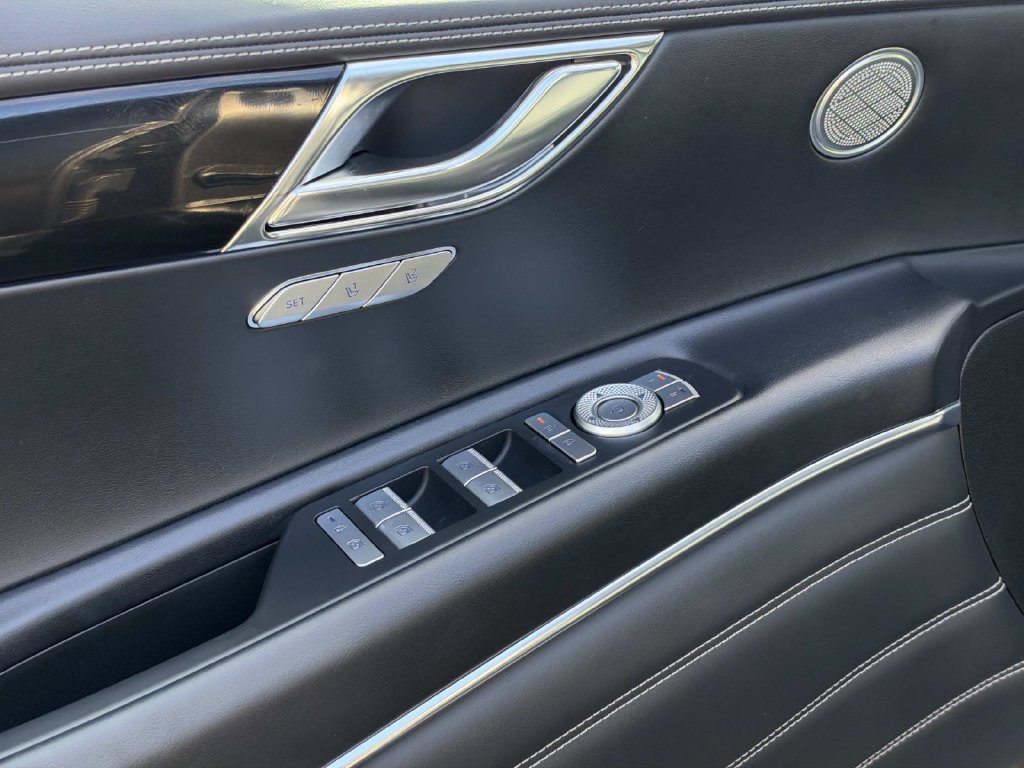 Certified 2025 Genesis GV80 2.5T Standard AWD/4WD image 16