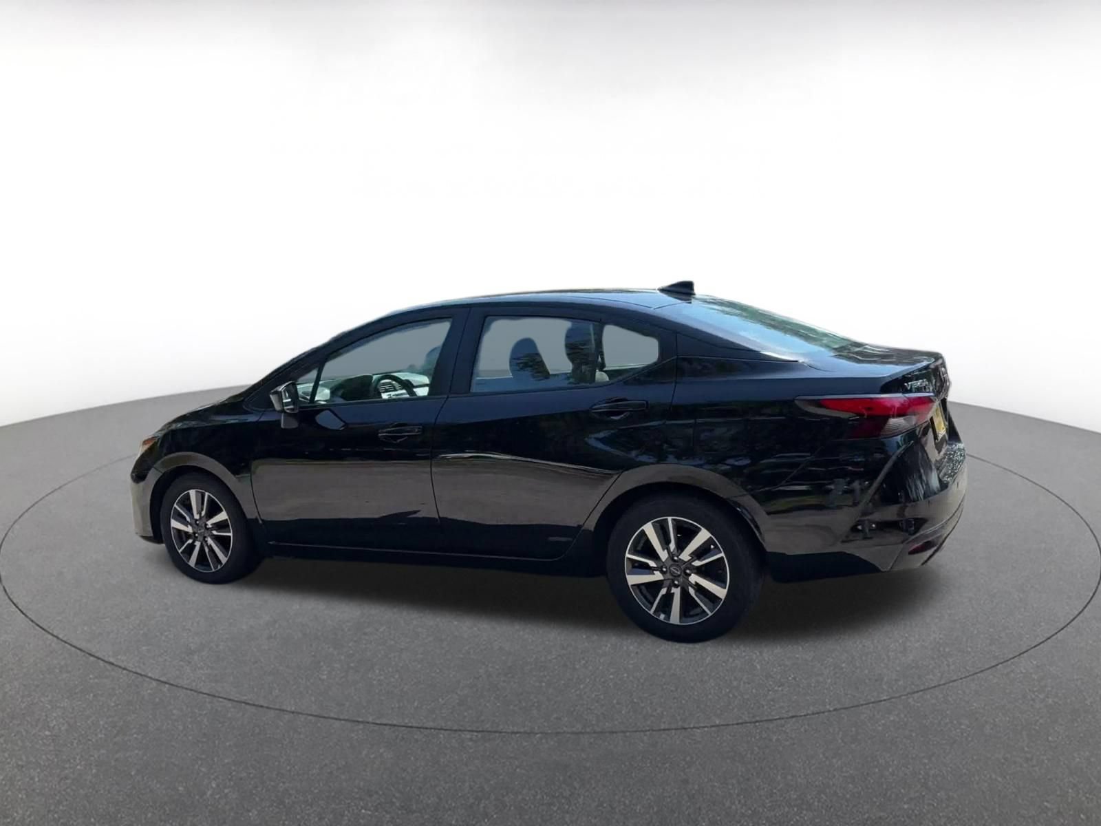 Used 2025 Nissan Versa SV FWD image 9