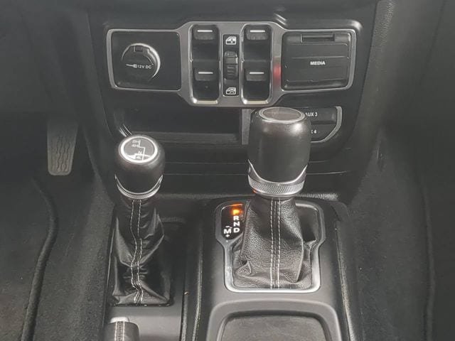 Used 2022 Jeep Gladiator Overland w/ Popular Equipment Package AWD/4WD image 18