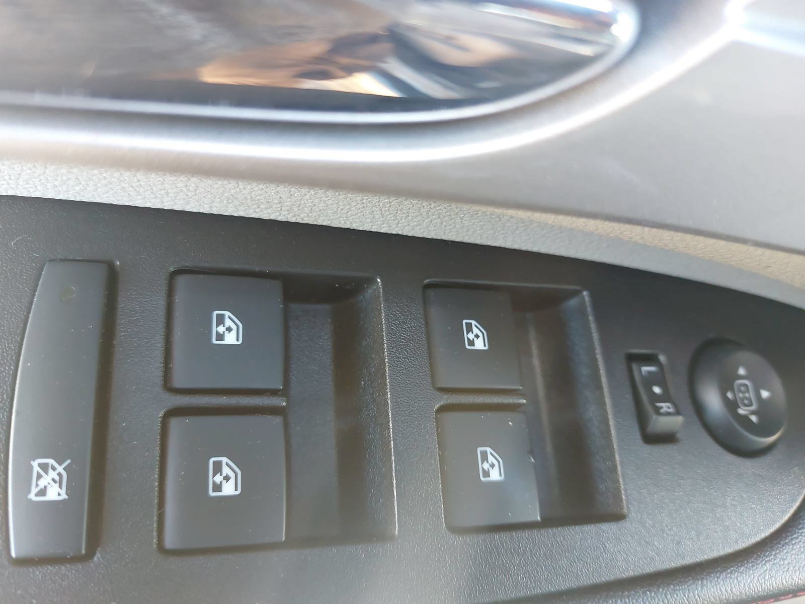 Used 2015 Chevrolet Equinox LT w/ Driver Convenience Package FWD image 26