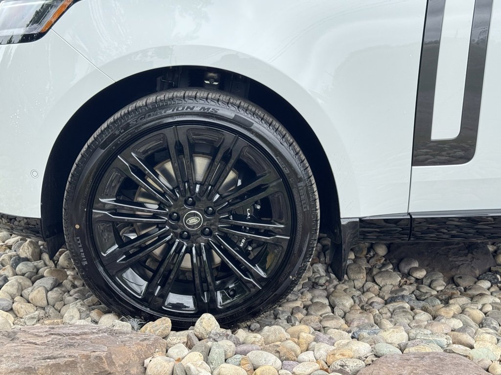 New 2025 Land Rover Range Rover SE image 11
