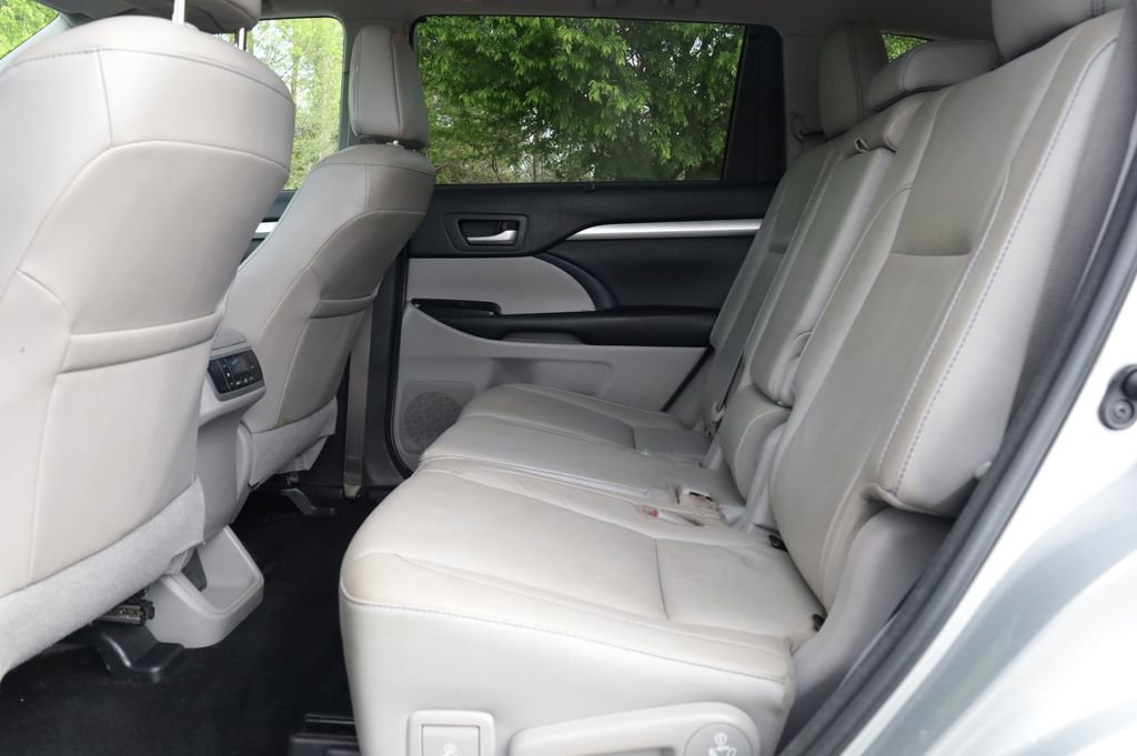 Used 2018 Toyota Highlander XLE image 15