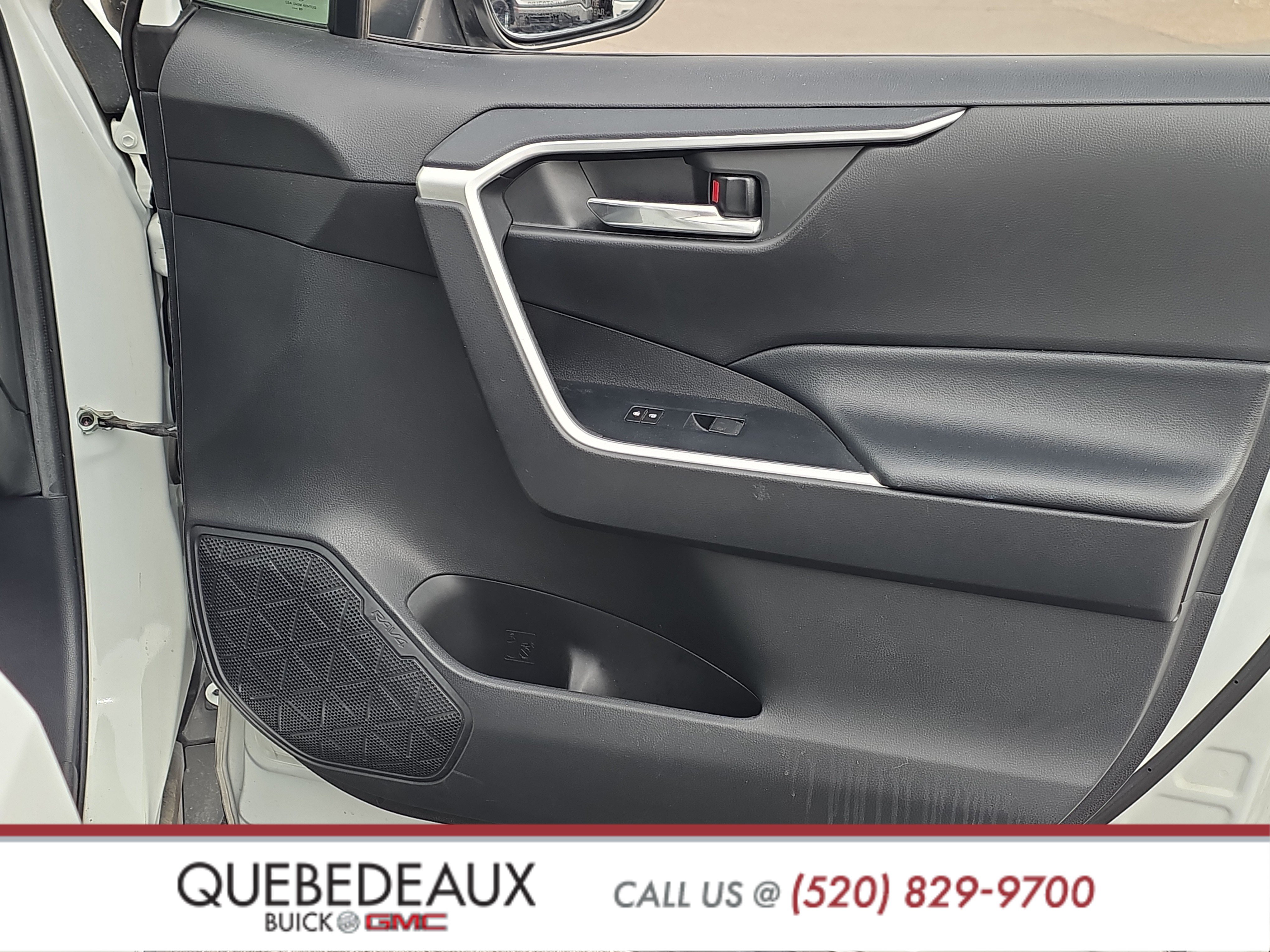 Used 2020 Toyota RAV4 XLE FWD image 25