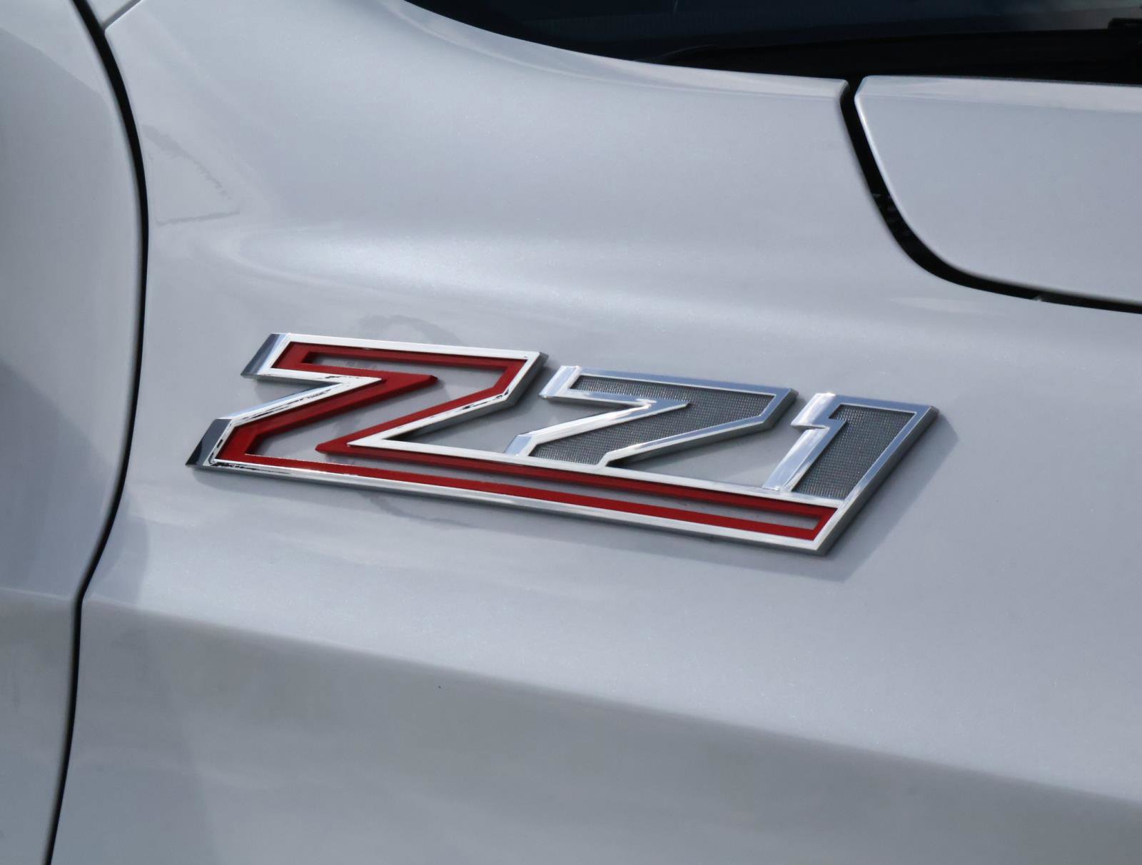 Used 2022 Chevrolet Suburban Z71 w/ Luxury Package image 9