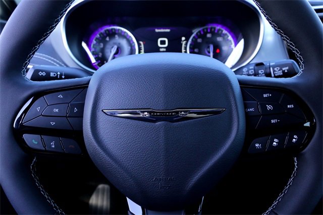 New 2026 Chrysler Pacifica Limited image 11