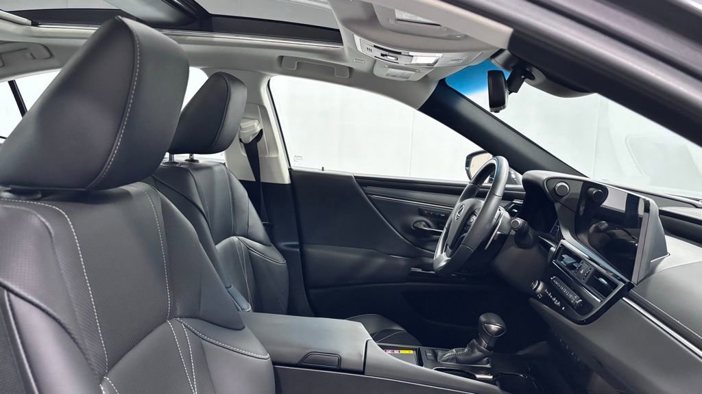 Used 2023 Lexus ES 350 Luxury w/ Accessory Package (Z1) image 18