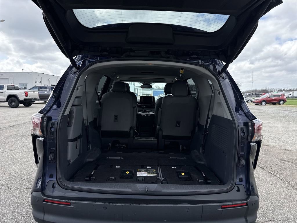 Used 2023 Toyota Sienna XLE FWD image 21