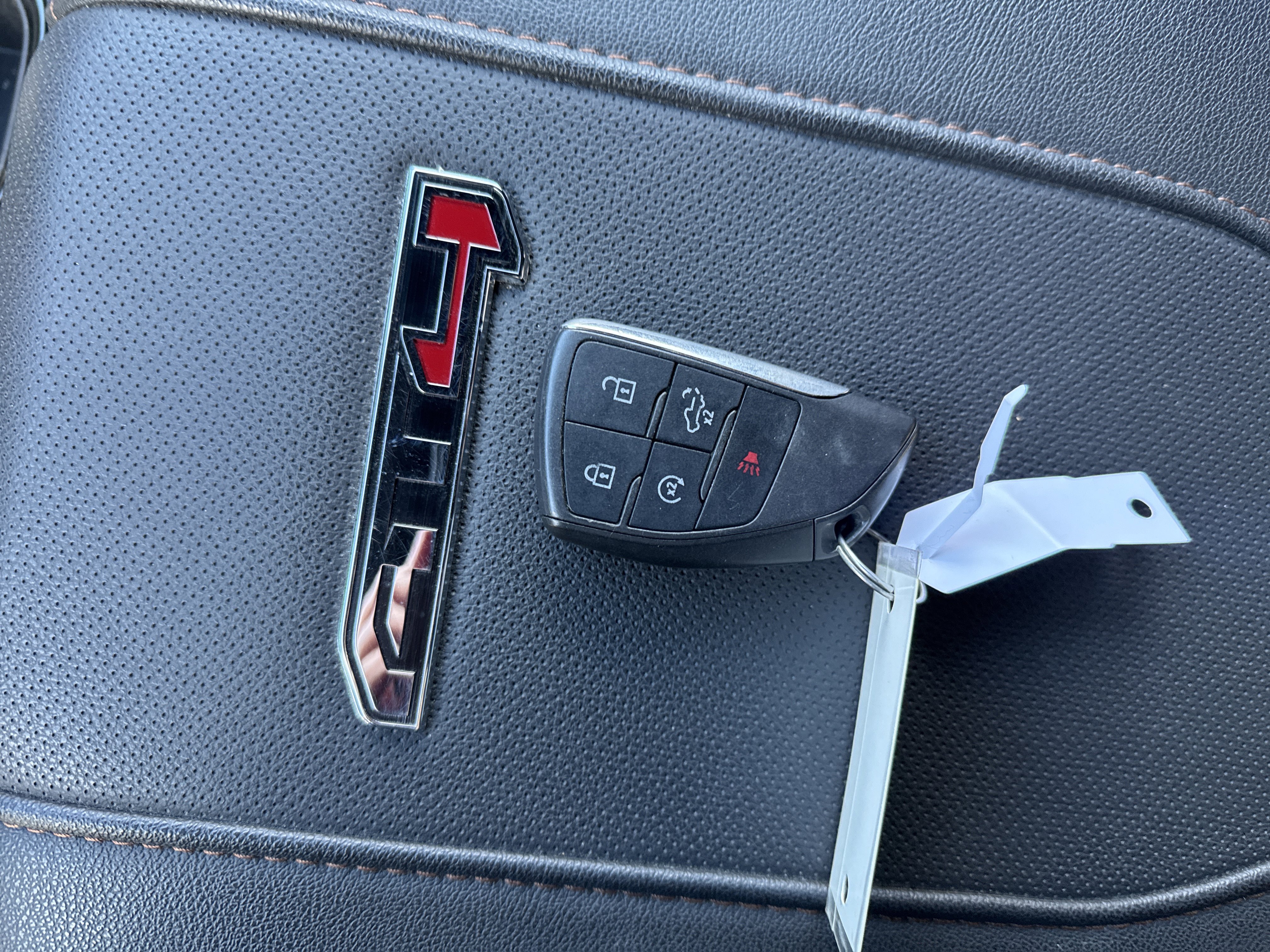 Used 2024 GMC Sierra 2500 AT4 w/ AT4 Preferred Package image 28