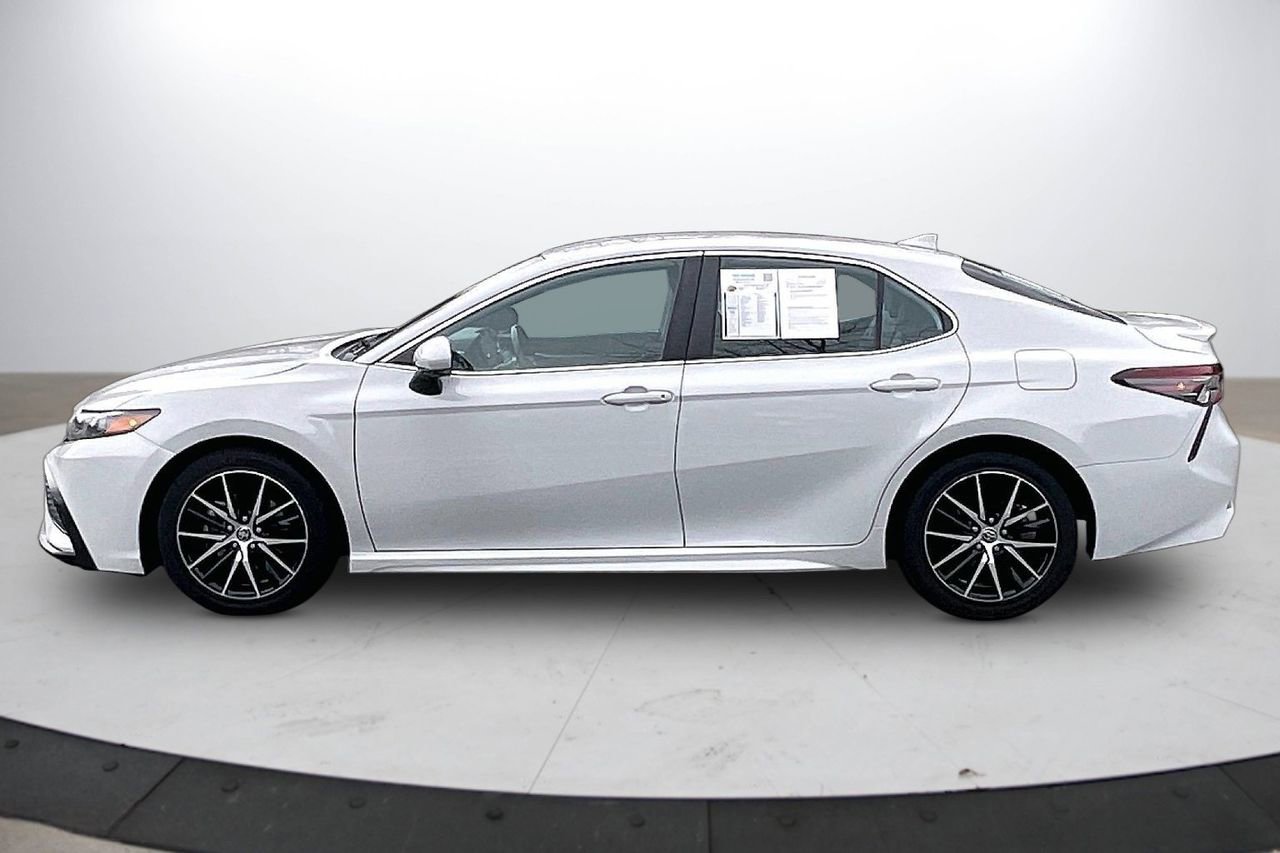 Used 2023 Toyota Camry SE image 6