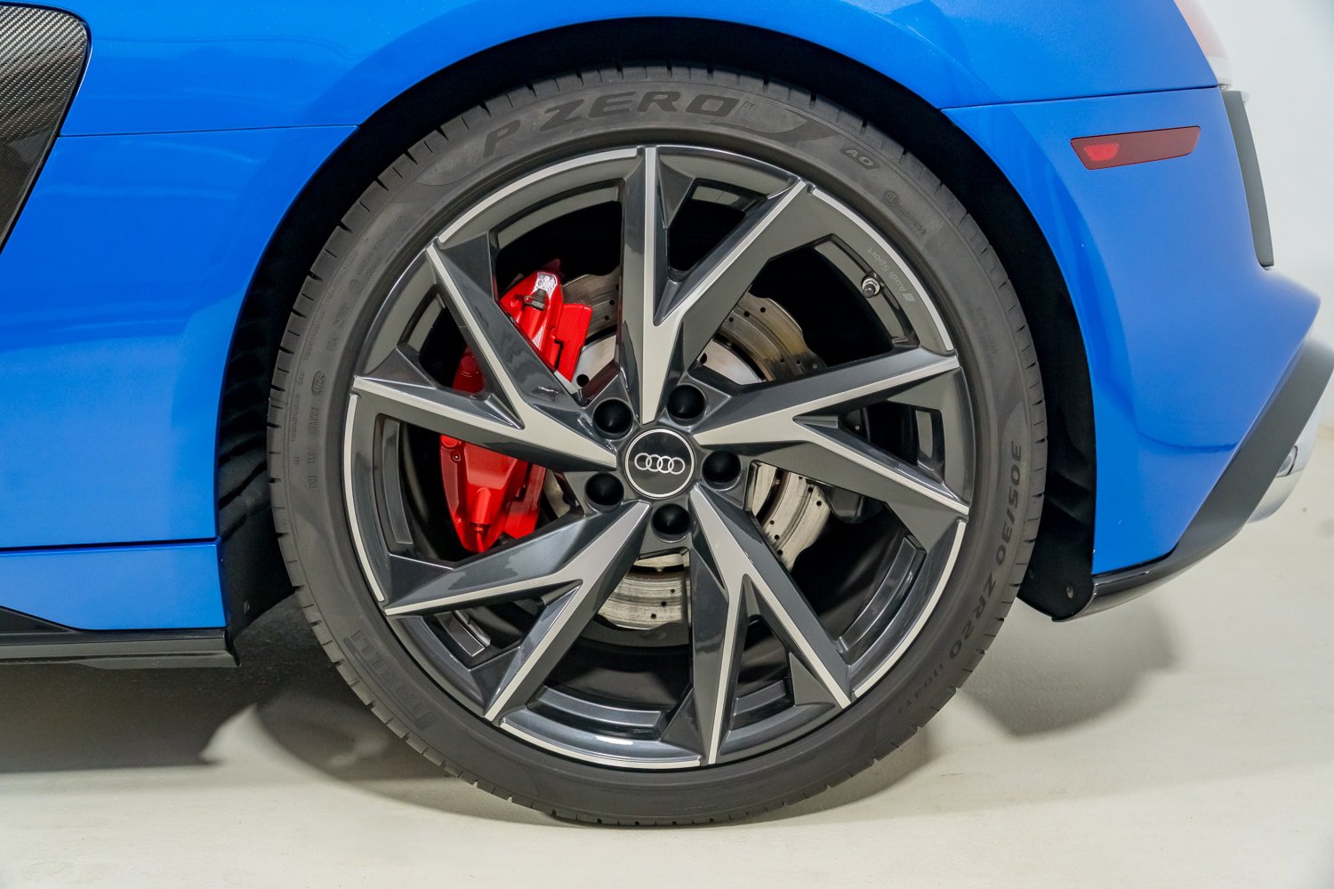 Used 2021 Audi R8 V10 w/ Premium Package RWD image 23