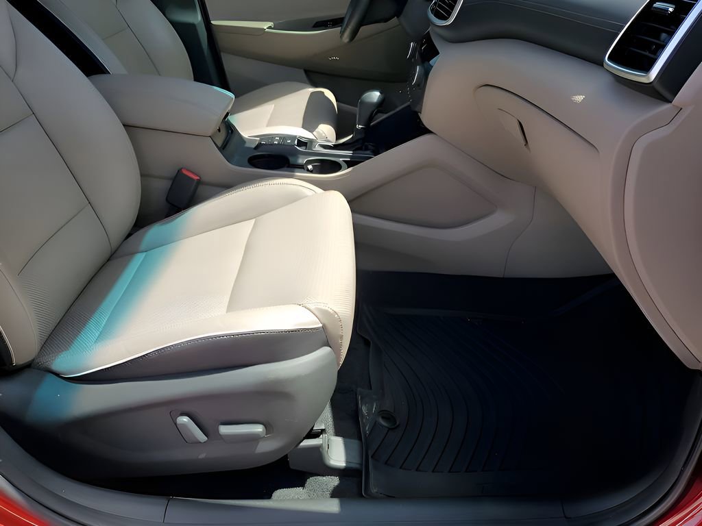 Used 2021 Hyundai Tucson Limited image 16
