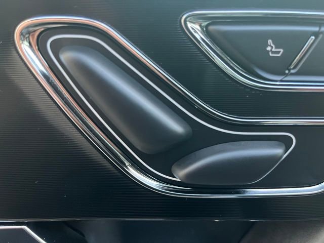 Used 2025 Lincoln Corsair Premiere image 11