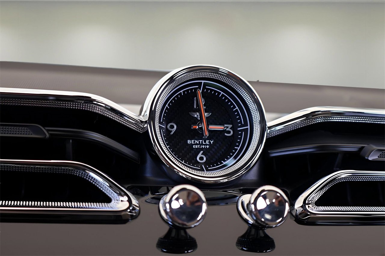 New 2025 Bentley Bentayga image 24