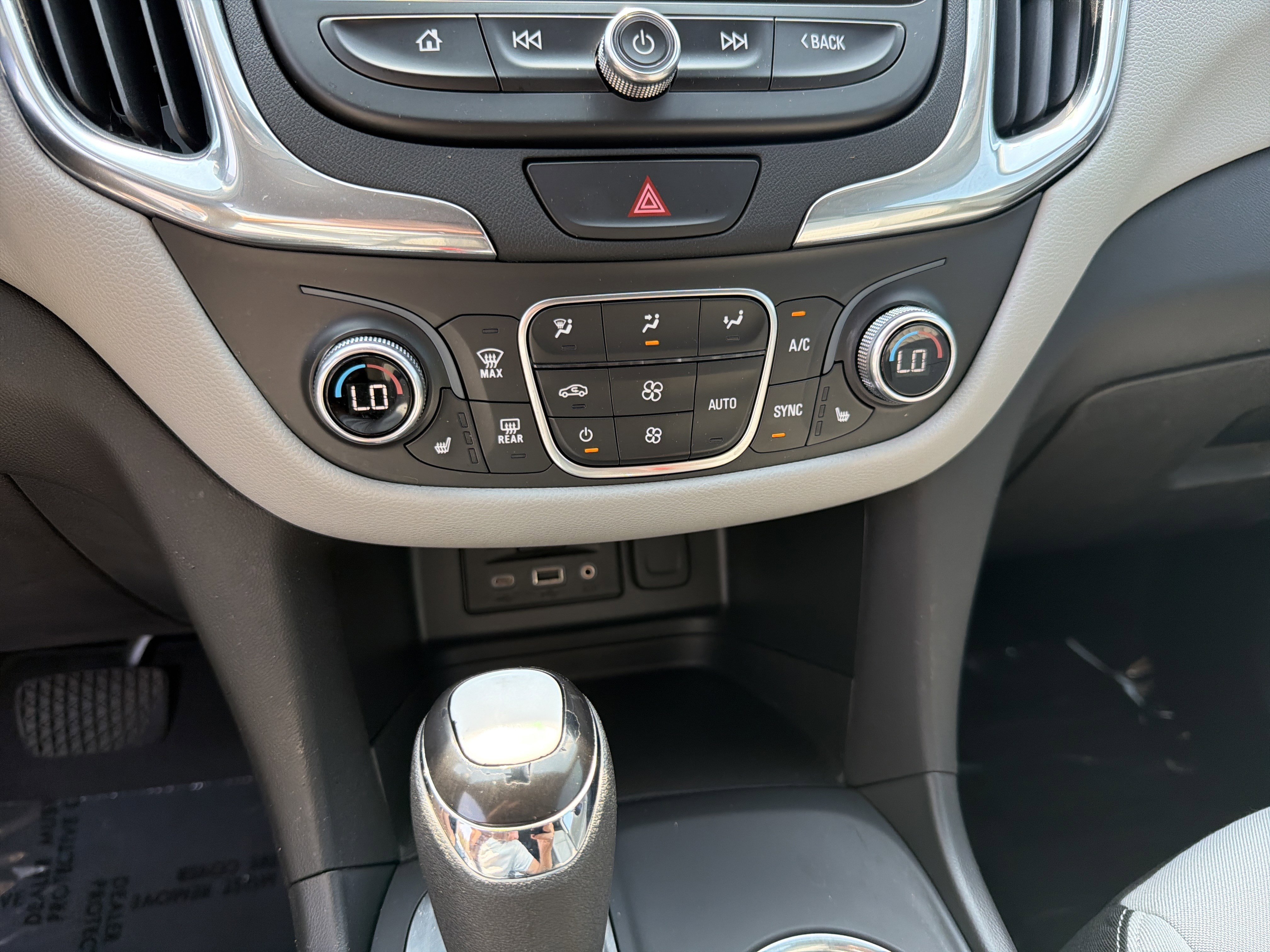 Used 2020 Chevrolet Equinox LT FWD image 29
