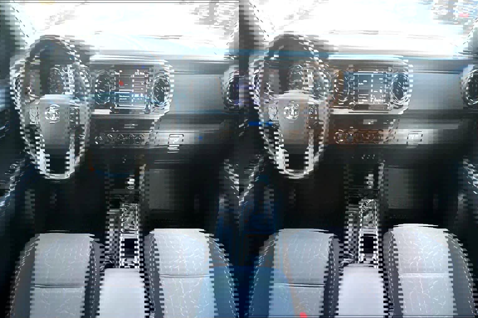 Used 2022 Toyota Tacoma TRD Off-Road image 16