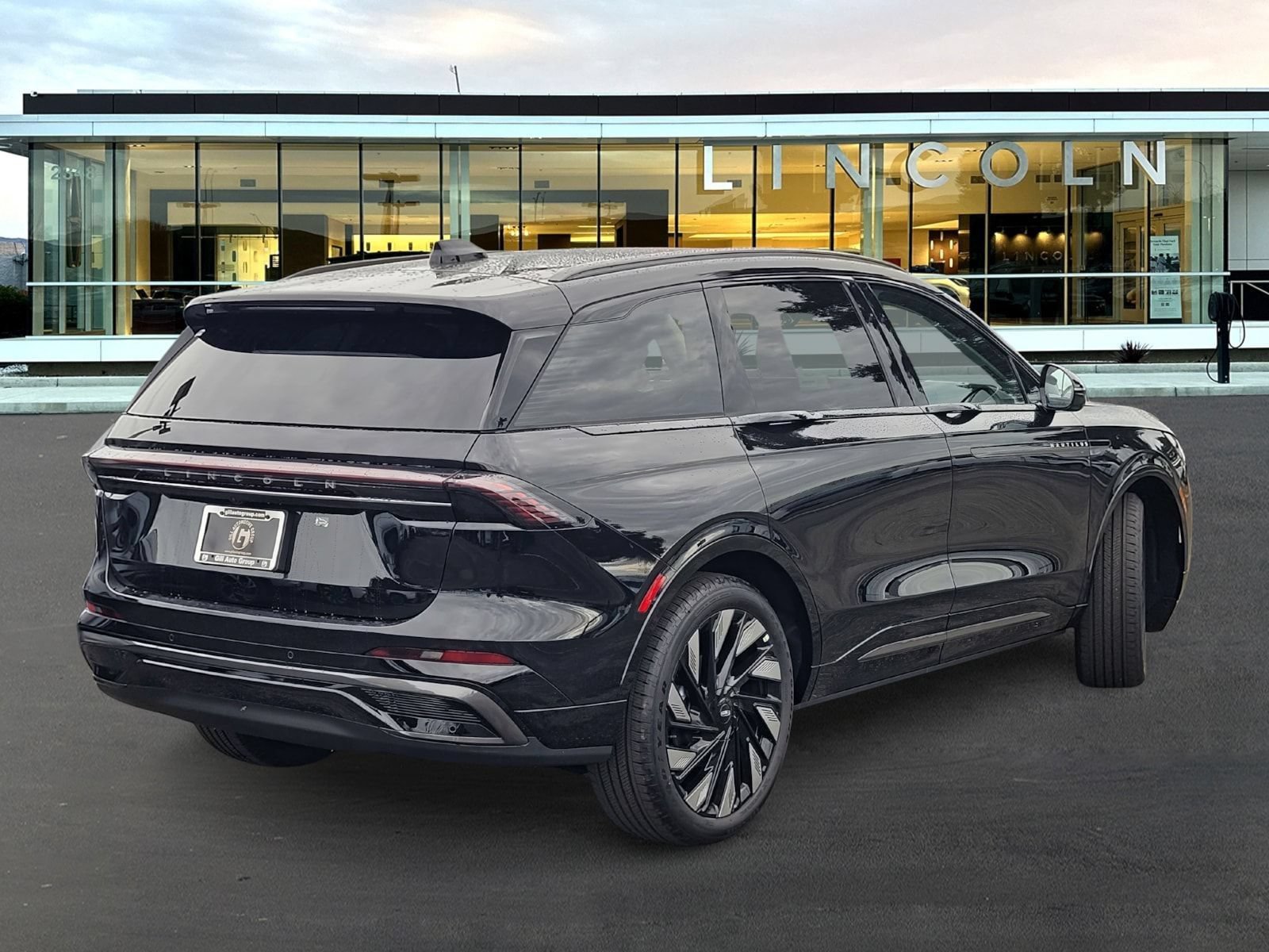 Used 2026 Lincoln Nautilus Reserve w/ Jet Appearance Package AWD/4WD image 4
