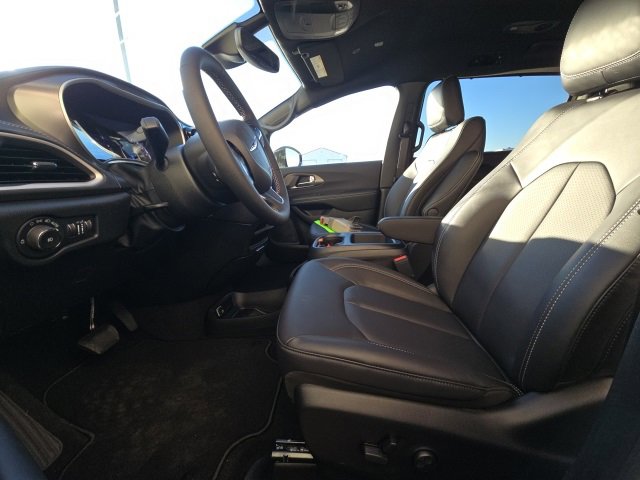 New 2026 Chrysler Pacifica Select image 7