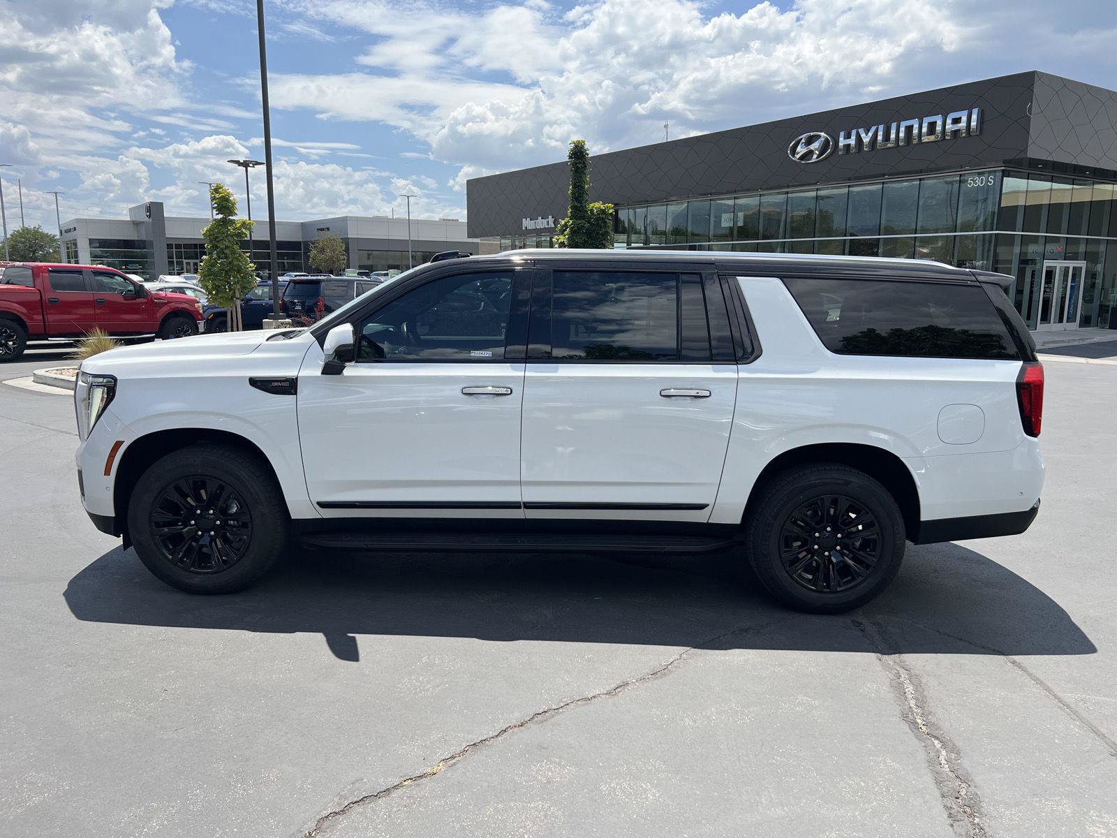 Used 2025 GMC Yukon XL Denali AWD/4WD image 12