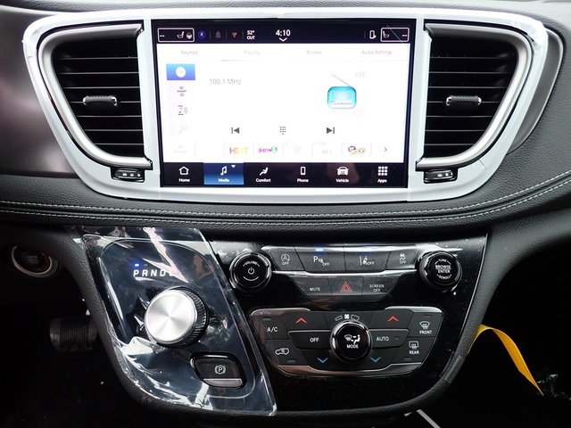 New 2026 Chrysler Pacifica Select image 21