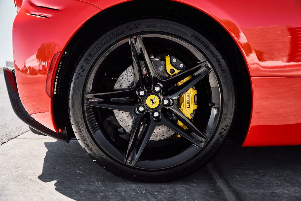 Used 2025 Ferrari SF90 Spider image 32