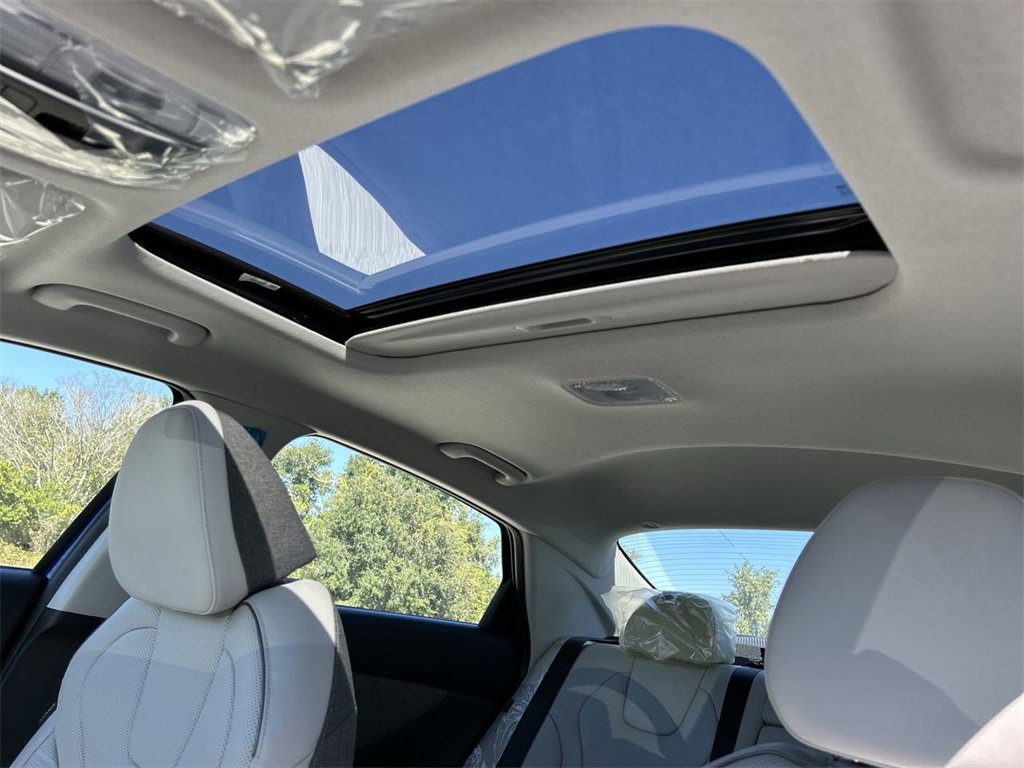 New 2025 Hyundai Elantra Limited image 23