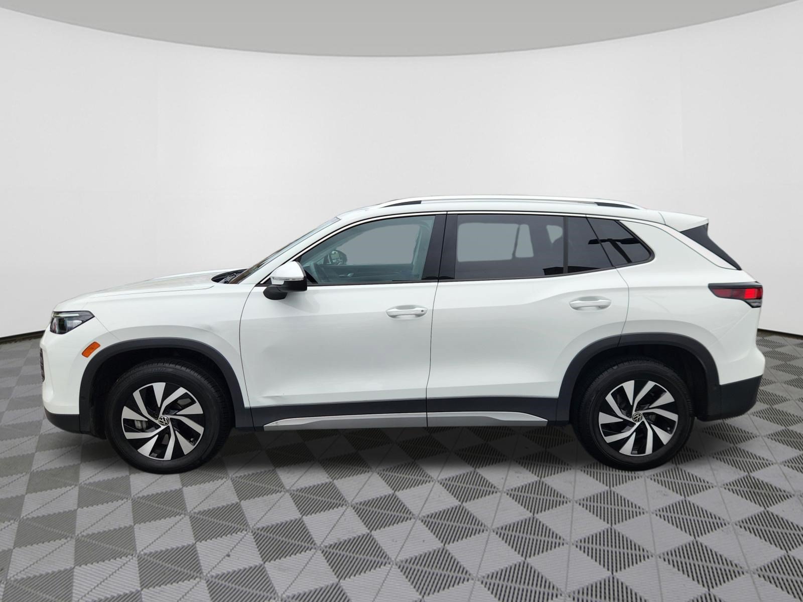 Certified 2025 Volkswagen Tiguan S AWD/4WD image 5