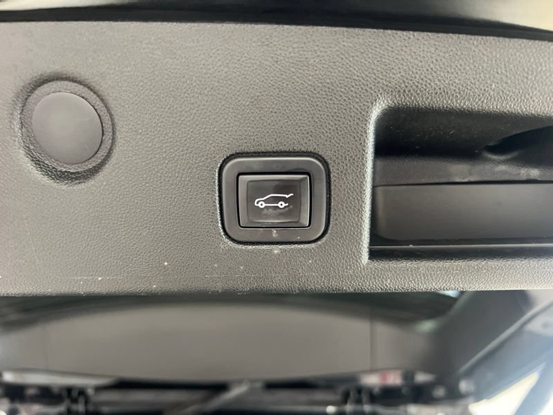 Used 2021 Chevrolet Equinox Premier AWD/4WD image 9