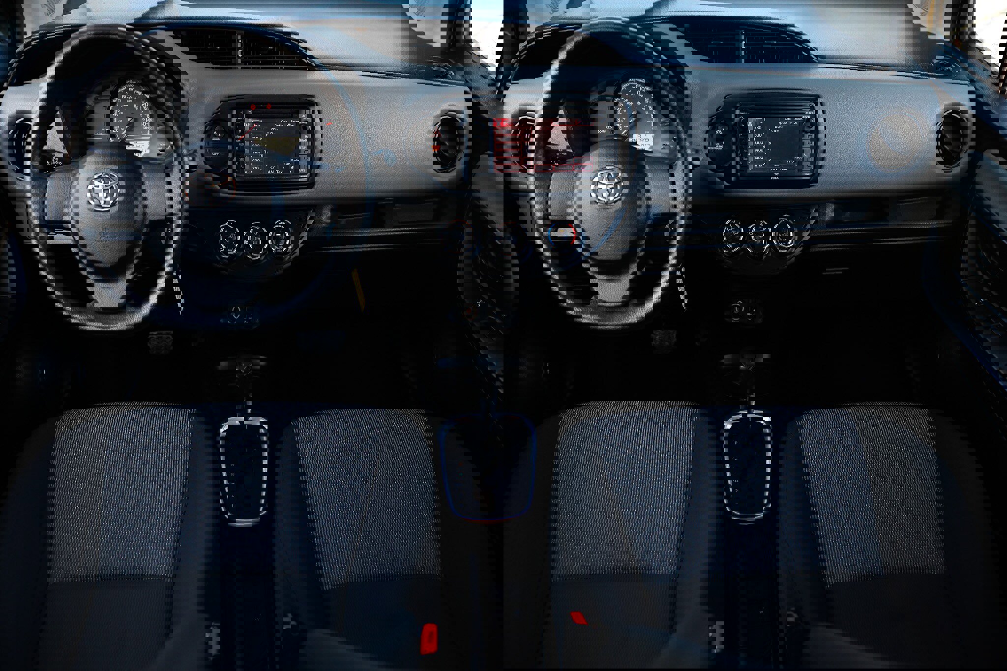 Used 2016 Toyota Yaris L image 2