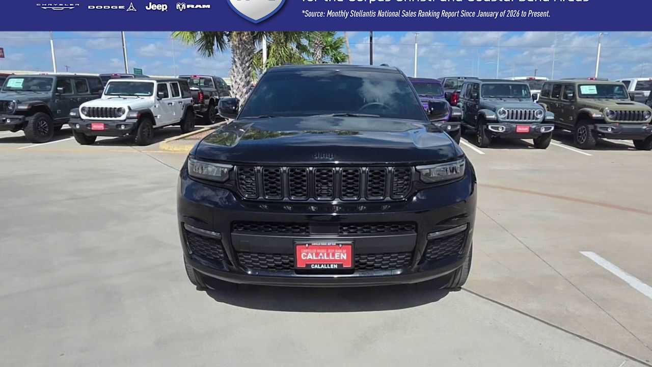 Used 2024 Jeep Grand Cherokee L Limited w/ Black Appearance Package AWD/4WD image 3