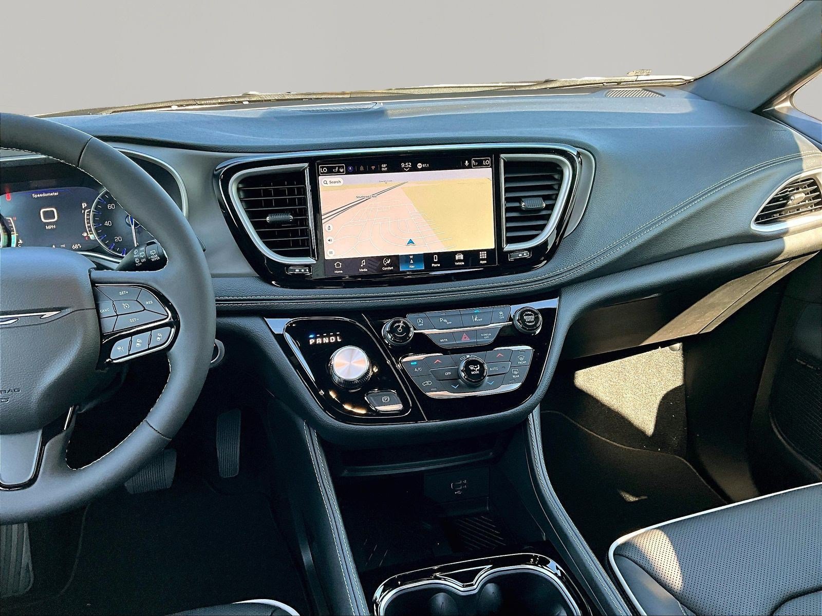 New 2027 Chrysler Pacifica Limited AWD/4WD image 11