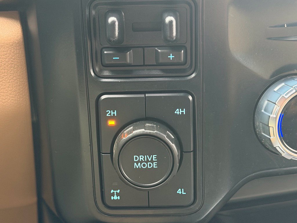 Used 2023 Ford F250 Lariat w/ Sport Appearance Package AWD/4WD image 38
