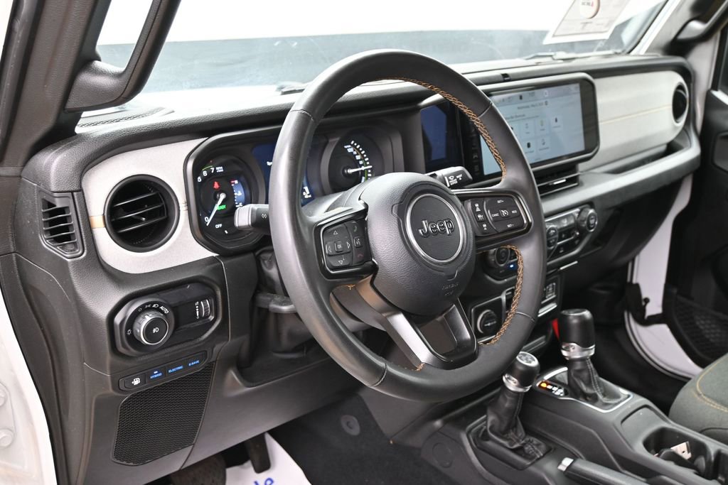 Used 2024 Jeep Wrangler Unlimited w/ Convenience Group AWD/4WD image 18