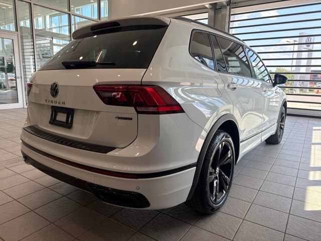 Used 2024 Volkswagen Tiguan SE R-Line AWD/4WD image 7